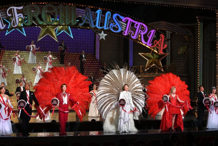 Premiere I AM FROM AUSTRIA in Takarazuka 005