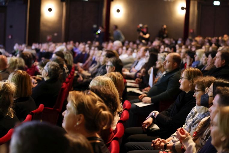 Benefizkonzert „Gemeinsam für Kinder in Not am 23.01.2022 im Raimund Theater 028